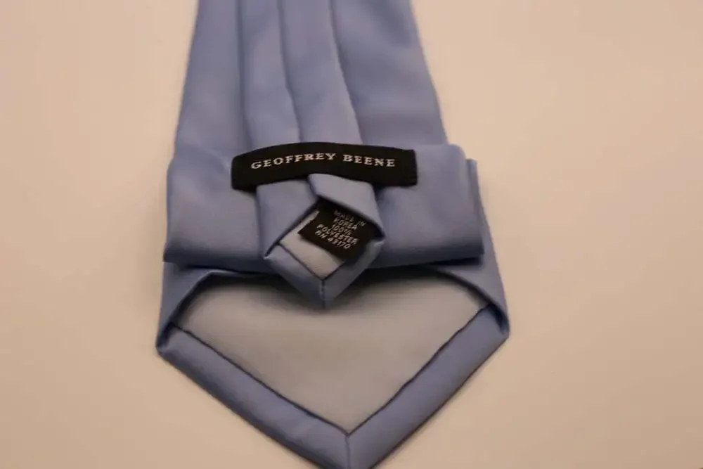 Geoffrey Beene Men's Solid Light Blue Satin Necktie